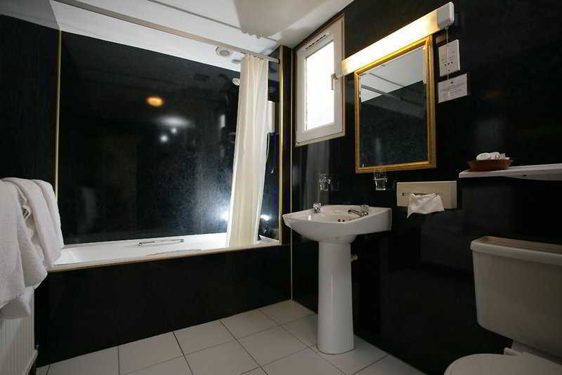 Symphony Craw'S Nest Hotel 앤스투루더 외부 사진